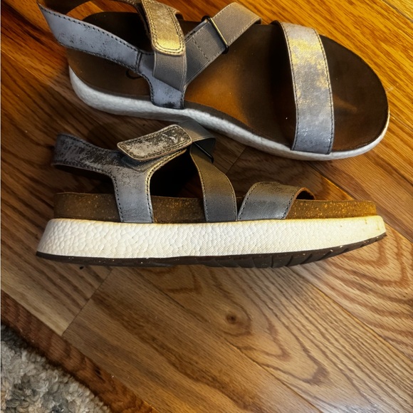OTBT Silver Women Sandals - Picture 4 of 5